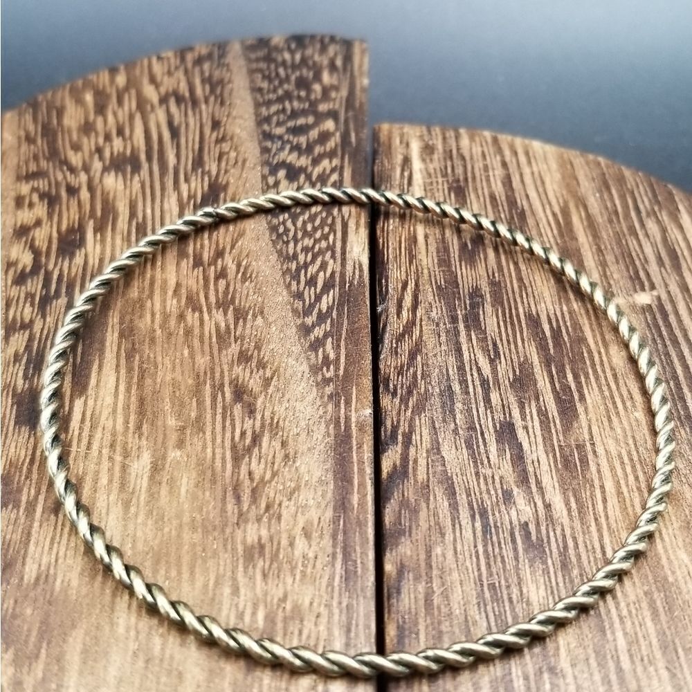 Barbed wire twist bracelet B920